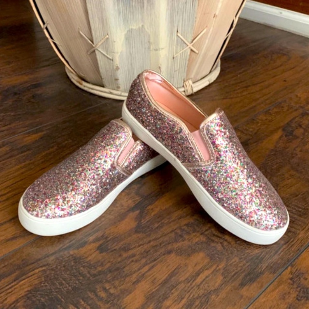 Sneakers size 3